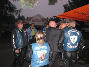 29_08_09_prezes_honor_jed_z_motocykl_arch.jpg